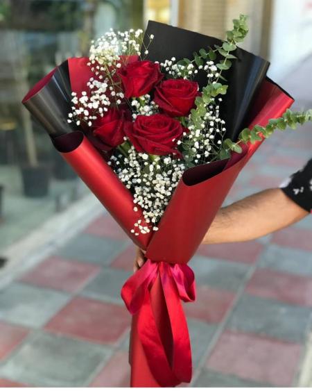 سفارش آنلاین دسته گل رز قرمز و عروس در کرمانشاه
