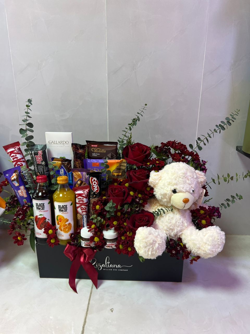 پک ولنتاین ویتامینه به همراه گل ارسال دو ساعته داخل سنندج