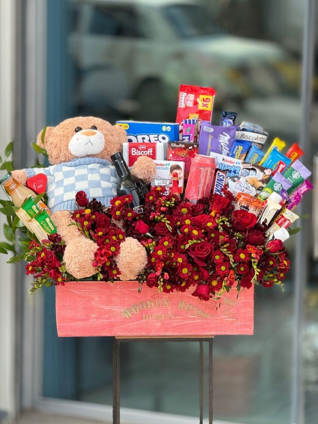 باکس لاکچری ولنتاین شکلات به همراه گل و عروسک